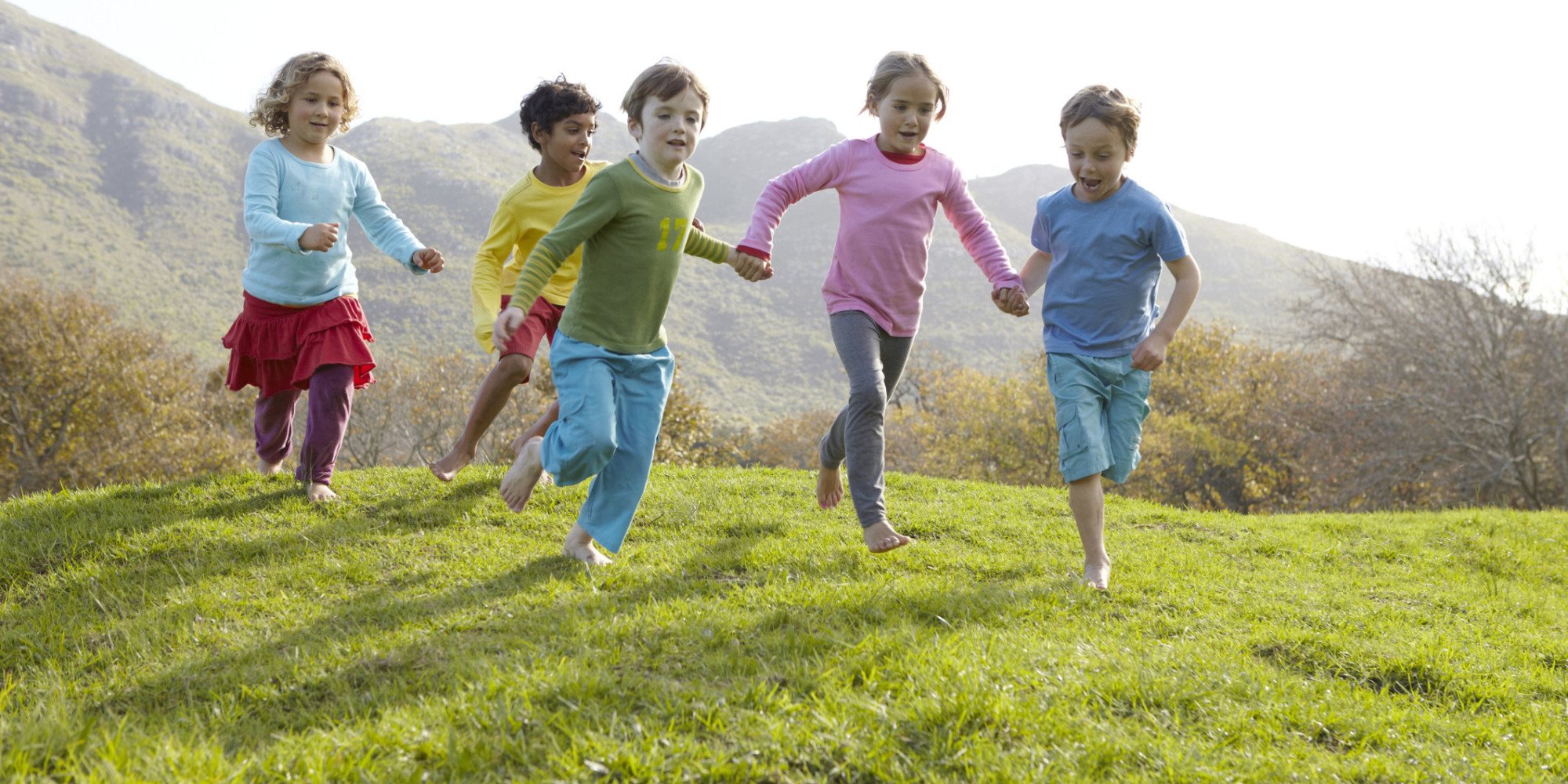 KIDS-PLAYING-OUTSIDE